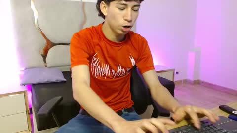 kaelwolf  online show from November 2025 07:34:02 PM