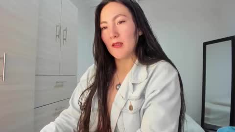ChloeIndependient model online show from November 2025 04:38:01 PM