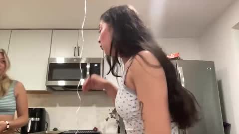 Kaitlyn Beckham online show from September 2025 02:02:01 AM