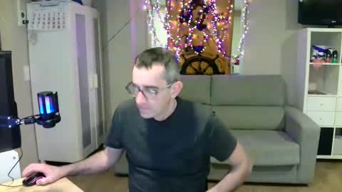 Snapshot of kalem48 chatting on January 2025 10:46:01 PM MusicMen49 online show from January 2025 10:46:01 PM