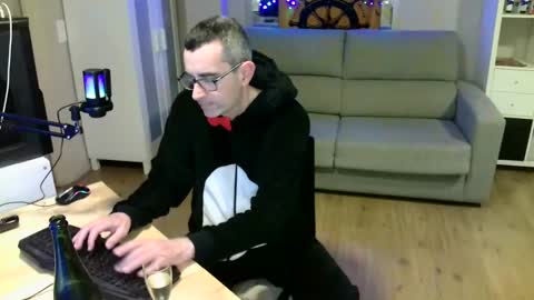 Snapshot of kalem48 chatting on January 2025 11:33:02 PM MusicMen49 online show from January 2025 11:33:02 PM