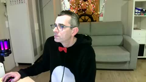 Snapshot of kalem48 chatting on January 2025 11:24:01 PM MusicMen49 online show from January 2025 11:24:01 PM