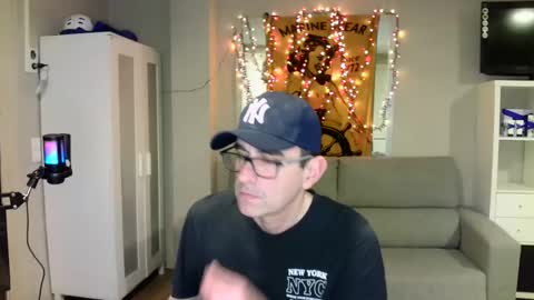 Snapshot of kalem48 chatting on March 2025 01:34:02 AM MusicMen49 online show from March 2025 01:34:02 AM