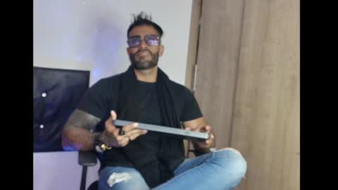 Snapshot of kaleth_price chatting on February 2025 01:05:02 AM Kaleth Price online show from February 2025 01:05:02 AM