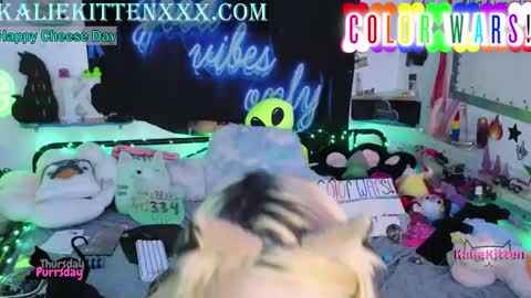 KalieKitten online show from June 2026 11:33:02 PM