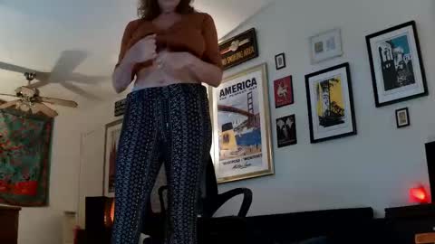 Snapshot of kalikushdreamz chatting on October 2025 03:49:01 PM Tara Smith online show from October 2025 03:49:01 PM