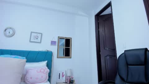 Kamilalopez online show from April 2026 09:57:02 PM