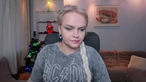 Camila online show from December 2025 06:22:01 AM