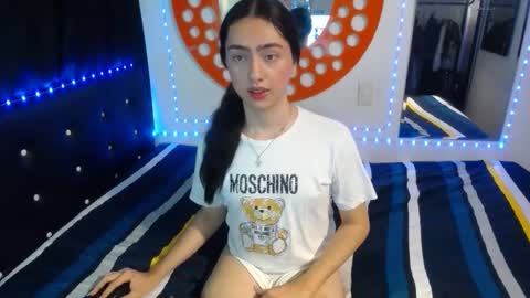 Snapshot of kammi_candy chatting on December 2025 01:34:01 AM -- kammi -- online show from December 2025 01:34:01 AM