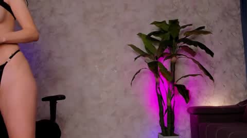 Snapshot of kaow65 chatting on February 2025 03:19:01 AM Emma online show from February 2025 03:19:01 AM