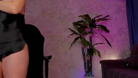 Snapshot of kaow65 chatting on February 2025 01:52:02 AM Emma online show from February 2025 01:52:02 AM