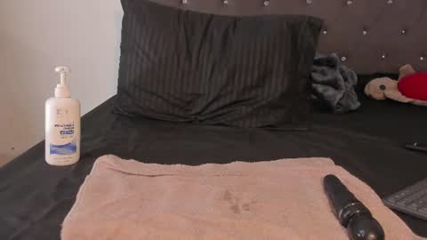 karely_laurent online show from June 2026 05:45:02 PM