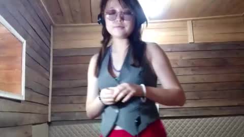 Snapshot of karindesisto chatting on November 2025 07:18:01 AM Elisa online show from November 2025 07:18:01 AM