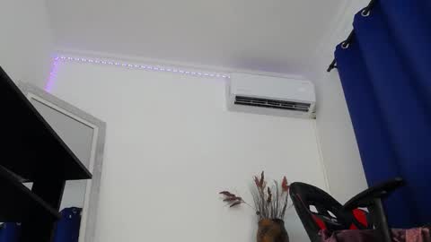 Snapshot of karla_dior chatting on February 2025 09:16:01 AM DIOR online show from February 2025 09:16:01 AM