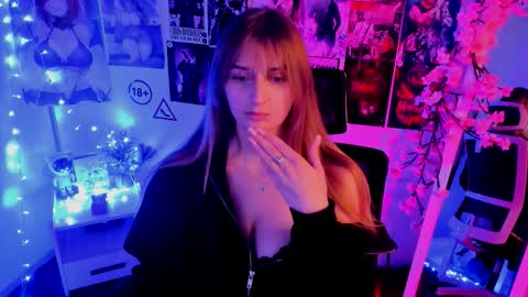 Karla online show from November 2025 01:43:01 PM