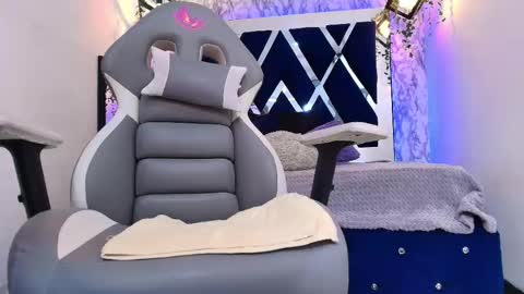 Karla  online show from September 2025 11:26:01 AM