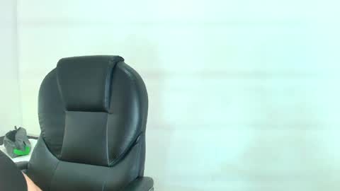 karla_hilton1 online show from April 2026 11:37:01 AM