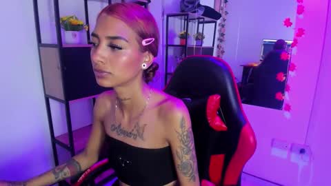 karlaslutskinny__ online show from December 2025 03:37:02 AM