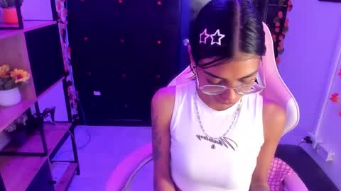 karlaslutskinny__ online show from February 2026 10:30:02 PM