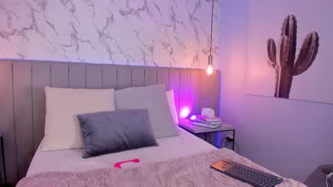 karlla_brown online show from October 2025 01:45:01 PM