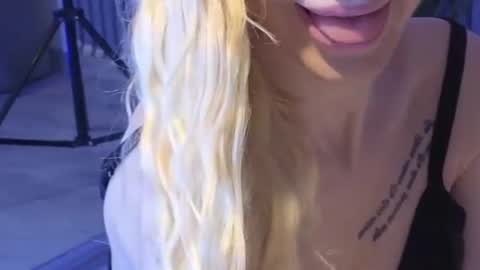 Julia online show from July 2026 07:33:02 PM