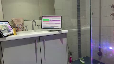 Snapshot of karmarosexx chatting on January 2025 01:14:01 PM KarmaRosexx online show from January 2025 01:14:01 PM