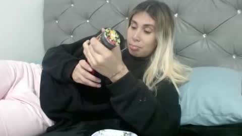 karol28g online show from December 2024 11:42:01 PM