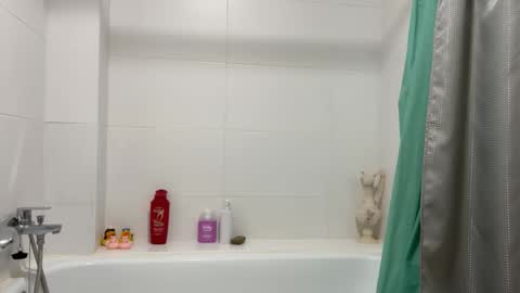 Snapshot of karol_loves chatting on October 2025 01:47:01 AM Karol online show from October 2025 01:47:01 AM