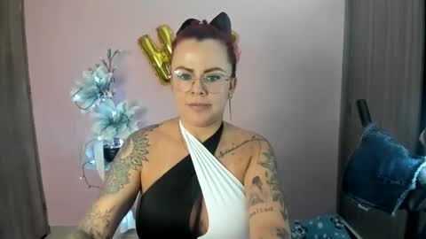 Snapshot of karol_milf__ chatting on January 2025 12:44:02 AM kAROL MILF online show from January 2025 12:44:02 AM