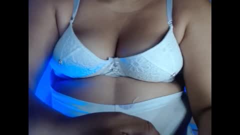 Snapshot of karolbb21 chatting on December 2025 10:20:01 AM karolbb21 online show from December 2025 10:20:01 AM