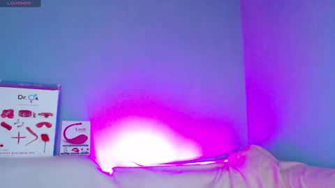 Snapshot of karolina_hottie_ chatting on December 2024 06:22:02 AM Kira online show from December 2024 06:22:02 AM