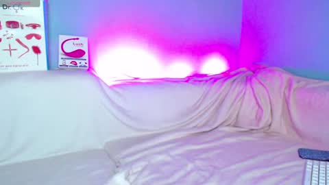 Snapshot of karolina_hottie_ chatting on December 2024 09:49:02 AM Kira online show from December 2024 09:49:02 AM