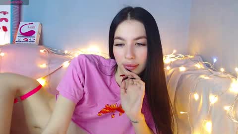 Snapshot of karolina_hottie_ chatting on February 2025 04:06:01 AM Kira online show from February 2025 04:06:01 AM