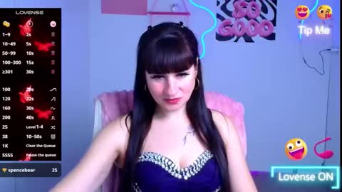 Caroline online show from December 2025 07:05:01 AM