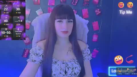 Caroline online show from March 2026 12:32:02 PM