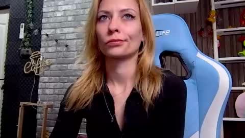 karoline121 online show from March 2026 07:31:01 PM