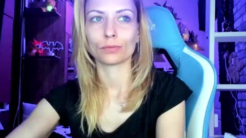 karoline121 online show from March 2026 05:06:01 PM