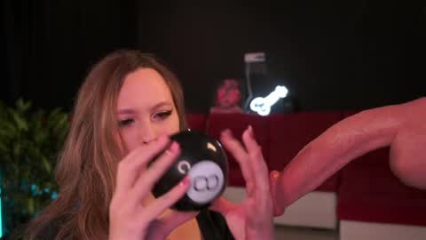 Caroline online show from March 2026 06:19:02 PM