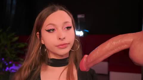 Caroline online show from June 2026 05:33:02 AM