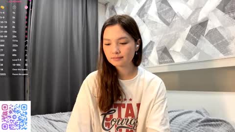 Kira online show from October 2025 07:15:01 PM