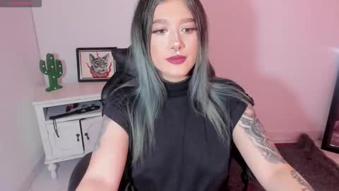 Alicia online show from November 2025 07:24:01 PM