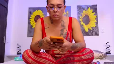 Katalina online show from November 2025 01:21:02 PM