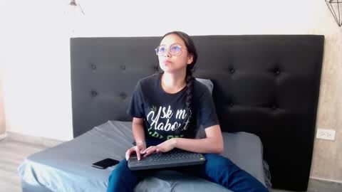 Snapshot of katalina07 chatting on November 2025 01:33:02 PM Katalina online show from November 2025 01:33:02 PM