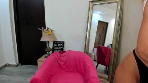 Snapshot of kate_belle chatting on December 2024 01:36:02 AM Kate online show from December 2024 01:36:02 AM