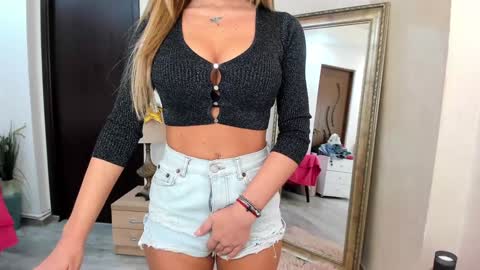 Snapshot of kate_belle chatting on December 2024 07:31:02 PM Kate online show from December 2024 07:31:02 PM