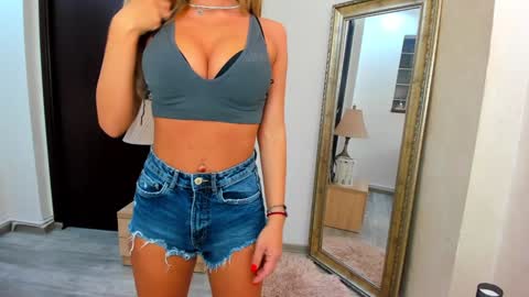 Snapshot of kate_belle chatting on February 2025 08:23:02 PM Kate online show from February 2025 08:23:02 PM