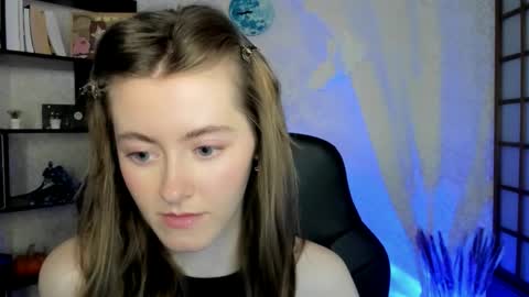 Snapshot of kate_cuddle chatting on December 2024 03:40:01 AM Kate online show from December 2024 03:40:01 AM