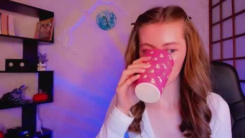 Snapshot of kate_cuddle chatting on December 2024 05:26:02 AM Kate online show from December 2024 05:26:02 AM