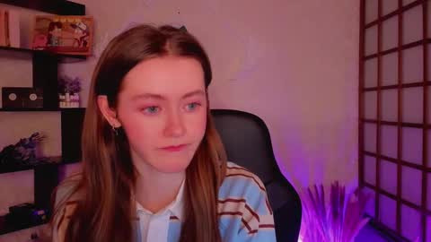 Snapshot of kate_cuddle chatting on December 2024 04:42:02 AM Kate online show from December 2024 04:42:02 AM