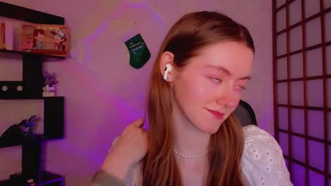 Snapshot of kate_cuddle chatting on December 2024 01:47:01 AM Kate online show from December 2024 01:47:01 AM